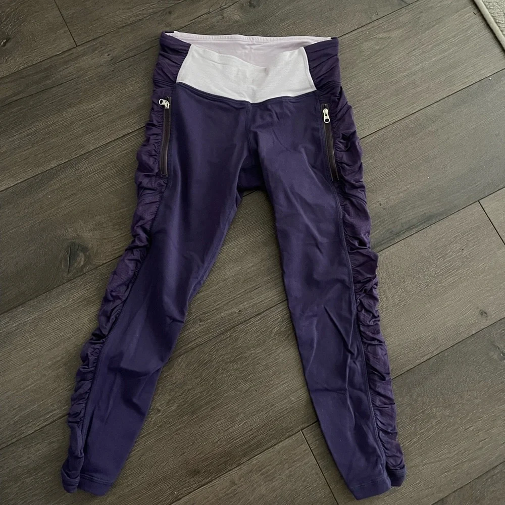 Lululemon Run: In The Sun Crop sz. 2 - Picture 5 of 9